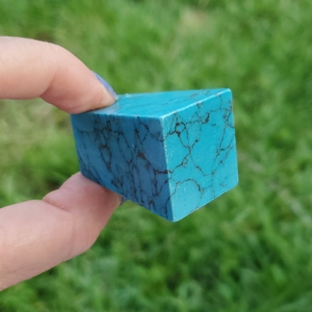 Howlite Turquoise Crystal Tower in Turquoise Color - Picture 4 of 6